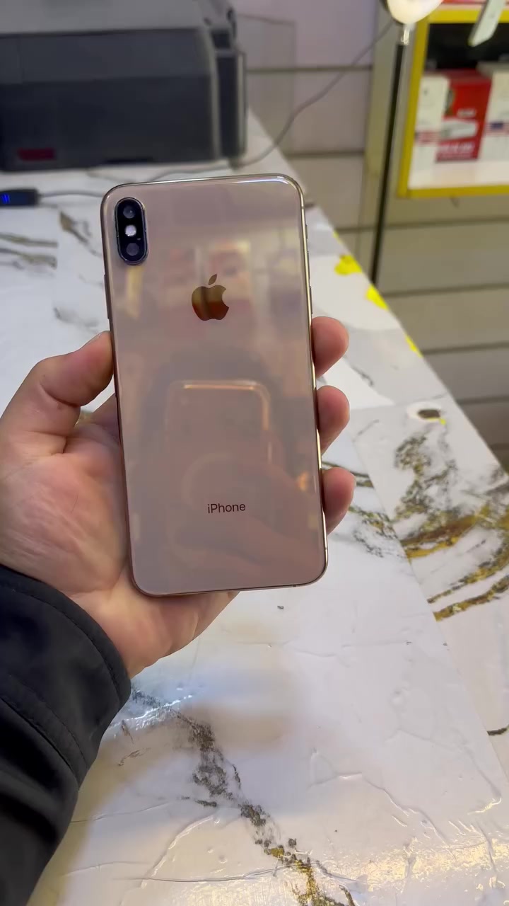 سلام عليكم ايفون اكس ماكس 
ذاكره 256 
شاشه اصليه مبدله 
بطاريه اصليه مبدله
نظافه جهاز 100/100
سعر جهاز 200 الف وبي مجال 
الاستفسار ***********
