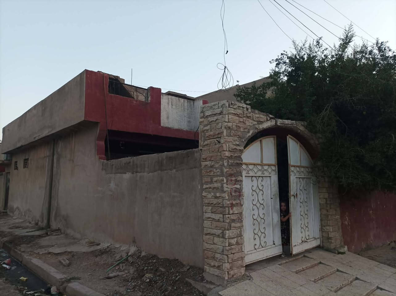 السلام عليكم دار للبيع.
الموقع حي القدس قريب على الشارع الجديد 

مساحة الدار ٢٠٠ متر يحتوي على استقبال وهول ومطبخ وغرفتين اضافة للصحيات  للتواصل والاستفسار رقم الهاتف.

‏‪

‏‪***********‬‏

***********
