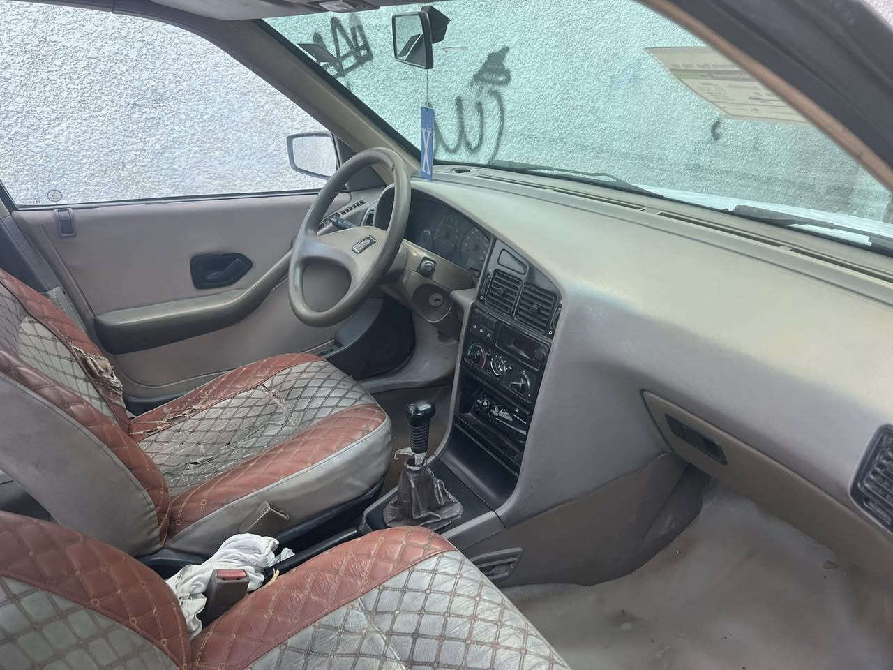سلام عليكم بيجو 405سياره مكفوله من ضربه وتبديل بيه صبغ مكانت ومكينه وكير مكفولته تخم تاير جديد صدر مامي وخلفي جديد سياره جاهزه رقم بغداد تحويل مباشر ه سياره كل نقص مابيه السعره 30 مكاني بغداد وهذ رقمي ***********
