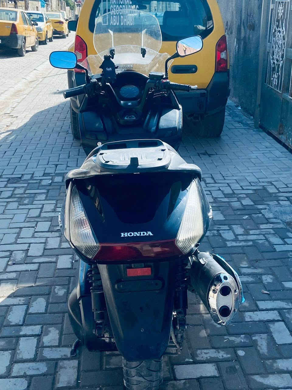 السلام عليكم 
سلفر ونج 400
(اوفر) 
(دشبول نفخ بنفسجي) 
( جامه قطعتين) 
(منضومه زنون اصليه) 
(تخم تاير جديد) 
الدراجه امفوله معنه الكلمه 
اشوكت ماتجي نكر سلف 
مكفوله برغي ما ممفتوح
حماوه ثابته_ _   3  _ _
كيج   _ _200 _ _
كهرابات شغاله كلهه  
مكاني بغداد حيور 
سعر  __ 15 __    
رقم الفاتف ***********
