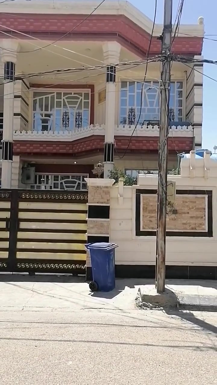 للبيع مساحه ١٧٥ متر في بلدروز حي العسكري قرب مدرسة ورثه الانبياء و المركز الصحي والتربية
 موقع المكتب بلدروز حي العسكري مقابل المستوصف *********** ***********
