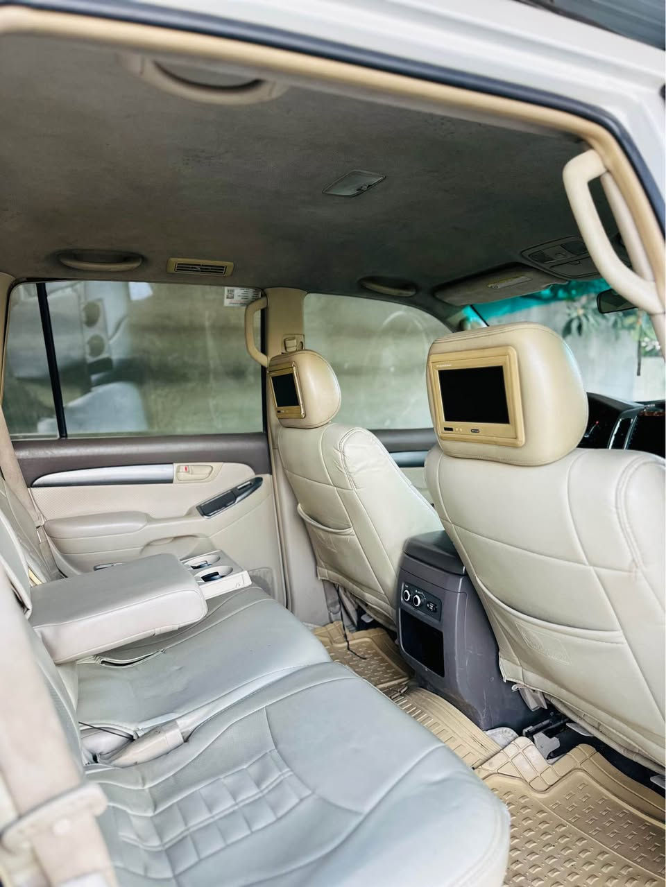 {بە ناوی خودا}
 ***********
پرادۆ ٢٠٠٨ چوار پستۆن بێ سبوخ بێ دەعم گێر تۆماتیک هەموو
 گیانی بە شەرت مەکینە گێر دەبل ئەکسل بە شەرت   چوار جام ئۆتۆ کوشن جلد بەرەدەرگا جلد  سێ ریز کوشن  سێ شاشە  توندو تۆڵی بە شەرت  سەیارەکە زۆر خاوێنە  رەقەم هەولێرە   نرخ ١٥٠$ معامەلە سوران, أربيل
