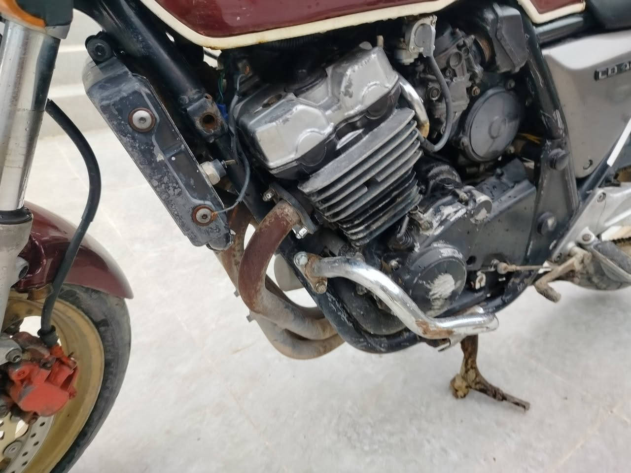 للبيع سي بي فور شغالة اوراق كاملة الدراجة ما مفتوحة نقص بس تحكم الكهرباء العنوان ديالى جديدة الشط السعر 12 رقمي ***********
