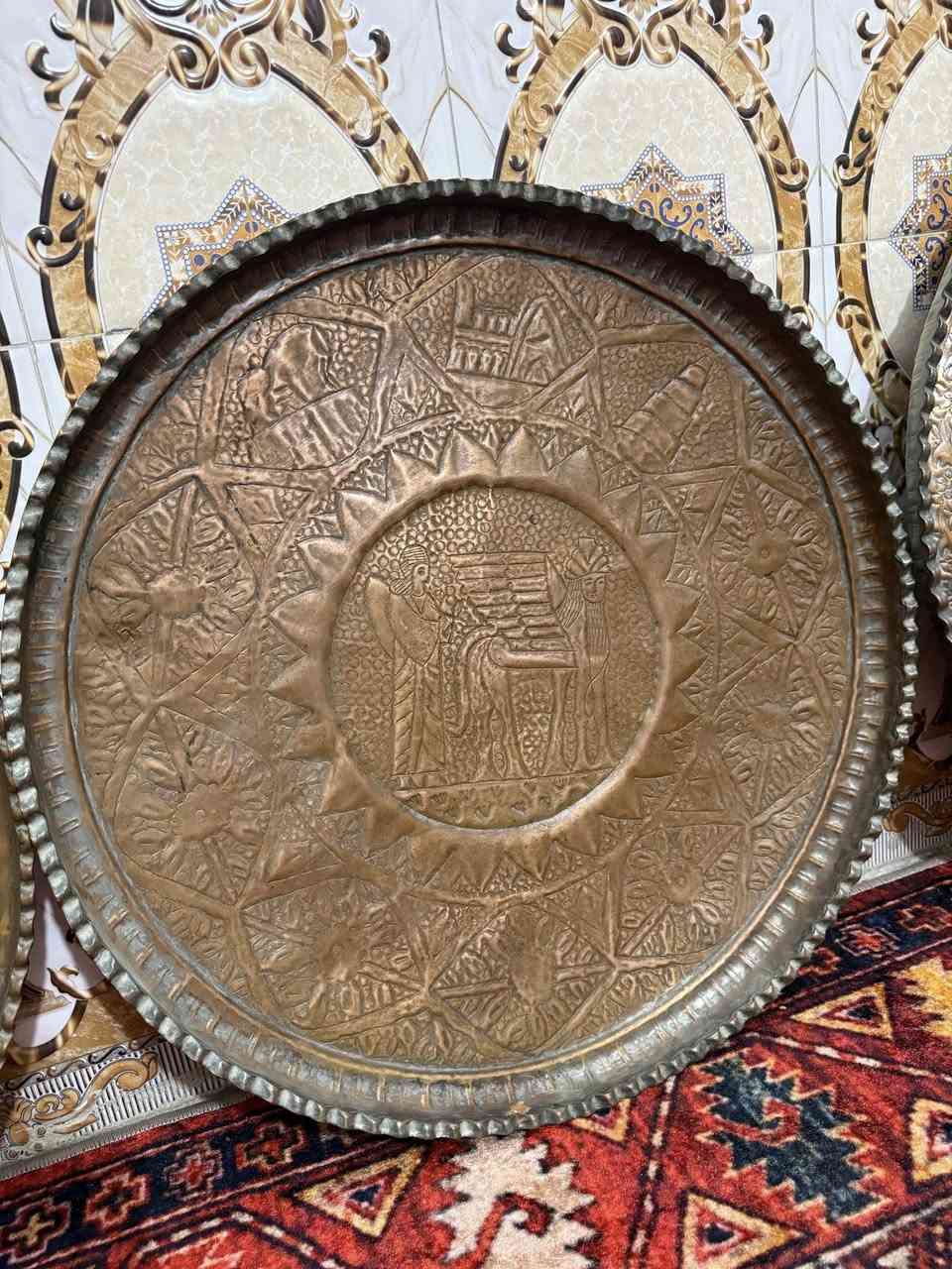 سلام عليكم 
صواني منقوشات  بغداديات للبيع 
بغداد حي اور 
***********
