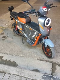 دراجه شحن F900 سريعه وبا طاريات جديده شاحن مالته 8 امتار وشحن يدوم 7 س...