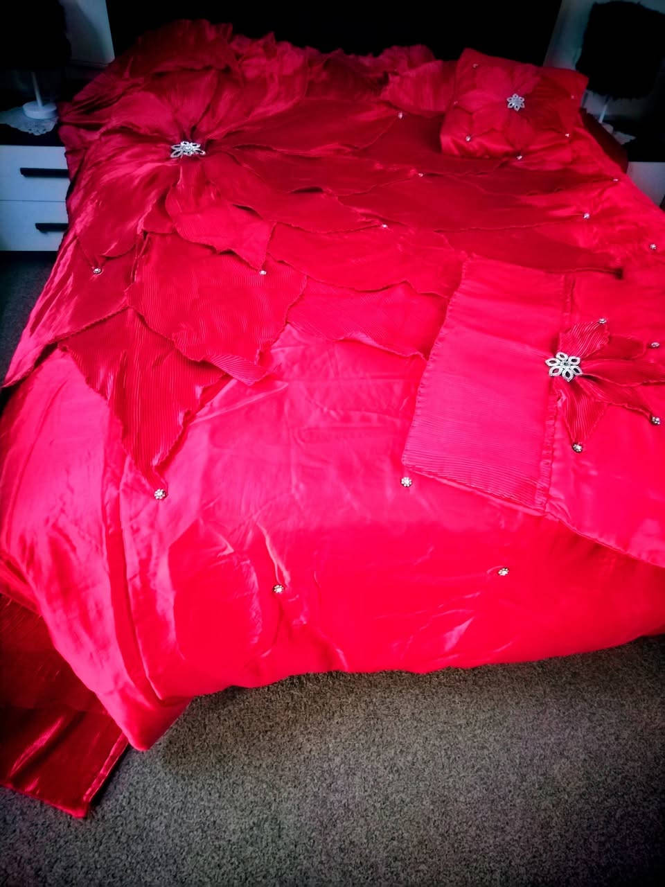 اثاث للبيع بسعر مناسب للاستفسار الاتصال على الرقم (***********) او يراسل عل خاص
