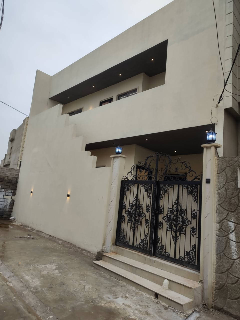 السلام عليكم نشتغل في ترميم المنزل وتقسيم المنزل اله منزلين ونعمل في بناء الاراضي والطابق الثاني وترميم كافة المنازل وتصفيط البادلو وتصعيد المواد وتنضيف المنازل وسعر مناسب جدا جدا ‏‪***********‬‏ /***********
