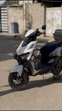 للبيع 800وبيها مجال07768361145