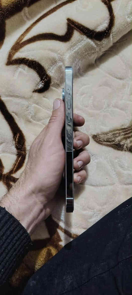 السلام عليكم ١٣برو ماكس للبيع لون ابيض بطاريه بلادي ***********
