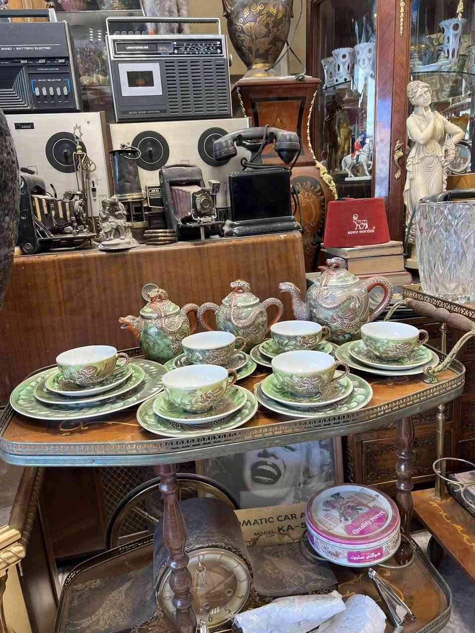 سيت صيني ابو التنين لون اخضر مميز مختوم
بي احد الاكواب مكسور وملزوك 
***********
