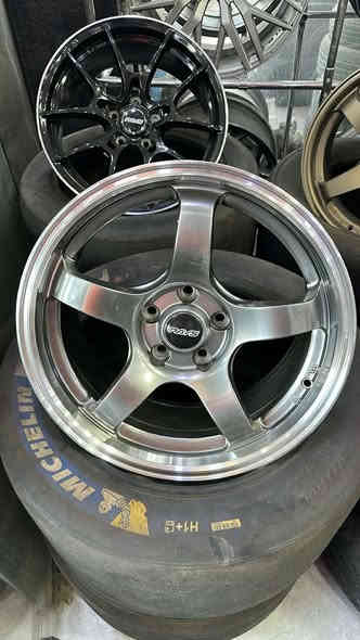 السلام عليكم 

مجموعة ويالة رياضي 
حجم 17
يرهمن كولف-مارسدس-اودي-mg-نيسان  

جديد غير مستخدم 

يتوفر توصيل لكافة المحافظات 
***********
***********
