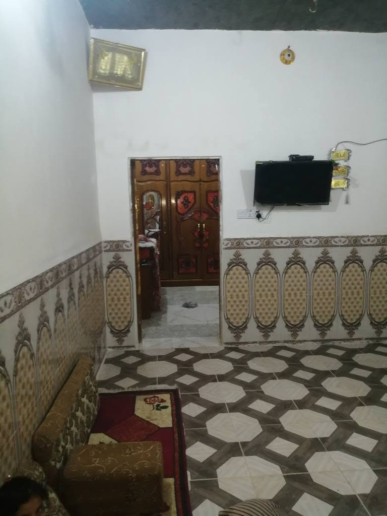 سلام عليكم بيت للبيع 100متر ☺️في النجف الاشرف♥ناحية الحيدريه في حي الامير داخل الحولي الاول قريب ع الحولي الثاني 🤍بناء بلوك  🌼غرفه وصاله ومطبخ وستقبال وحمامات داخليه وخارجيه  الشراي كل الهلا *********** النجف, العراق
