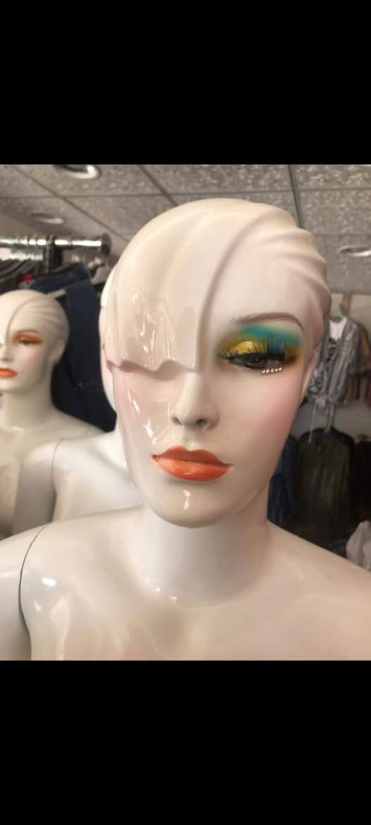 ماليكانات للبيع شارع النهر عمارة الدفتر دار قريب الشط..الهاتف *********** بادرة حجي عاصم ...
