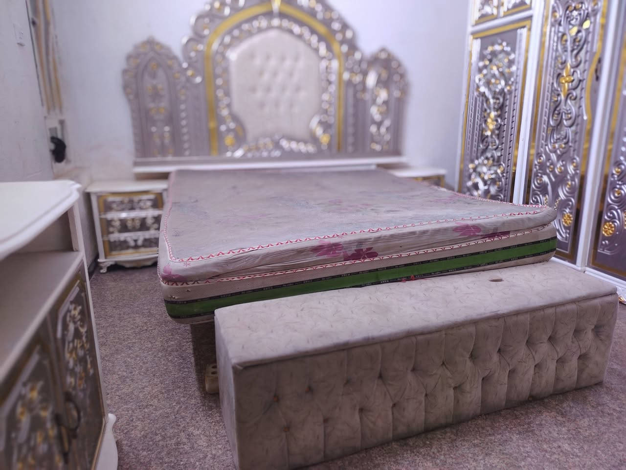 غرفه مستخدمه سنتين درجه أوله
***********
