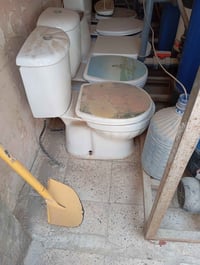 تواليتات غربي مستعملات العدد 45 قطعه للبيع جمله كلهن سوه  سعر القطعه ا...