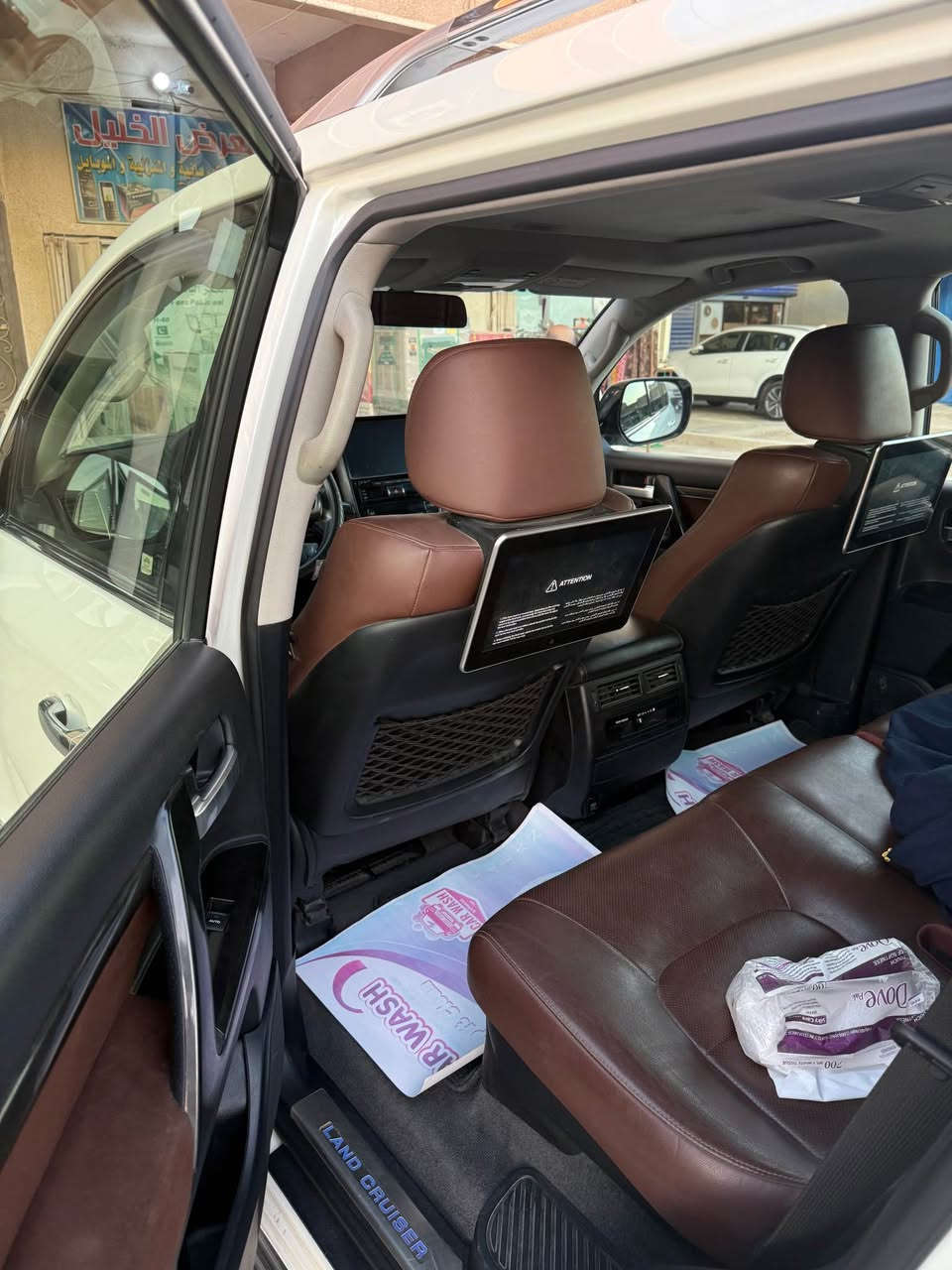 #مكلف_بالنشر

#مكلف_بالنشر
السلام عليكم للبيع تويوتا لاندكروز 2020 
رقم بغداد 
گراند تورنيك باب اول 
محرك V6 تنفس طبيعي 4000 
السيارة نظيفة جداً 
‏سيارة ماشي 118 الف حقيقي 
‏كفالة عامة من صبغ وضربة شرط كفالة العامة من كل شيء 

‏المواصفات ‫1/1
‏فتحة 3 شاشات
‏كاميرا كشنات اثنين كهرباء 
‏كرسي تحكم 3 وضعيات  
‏السيارة جديدة بوضع الشركة 
‏كشنات جلد طبيعي بيجي 
‏تشغيل عن بعد أصلي

5 بصمات جنطة كهرباء 
مري شفط+قلاب 
‏إشارة بالمري 
‏8ايرباك 
‏تحكم لايت يصعد وينزل 
زراك لايت 
‏وباقي المواصفات المعروفة
الصيانة الدورية في شركة ساز 

للاستفسار الاتصال 👇 
‏للاستفسار ***********

مكان السيارة بغداد الدورة بغداد, العراق
