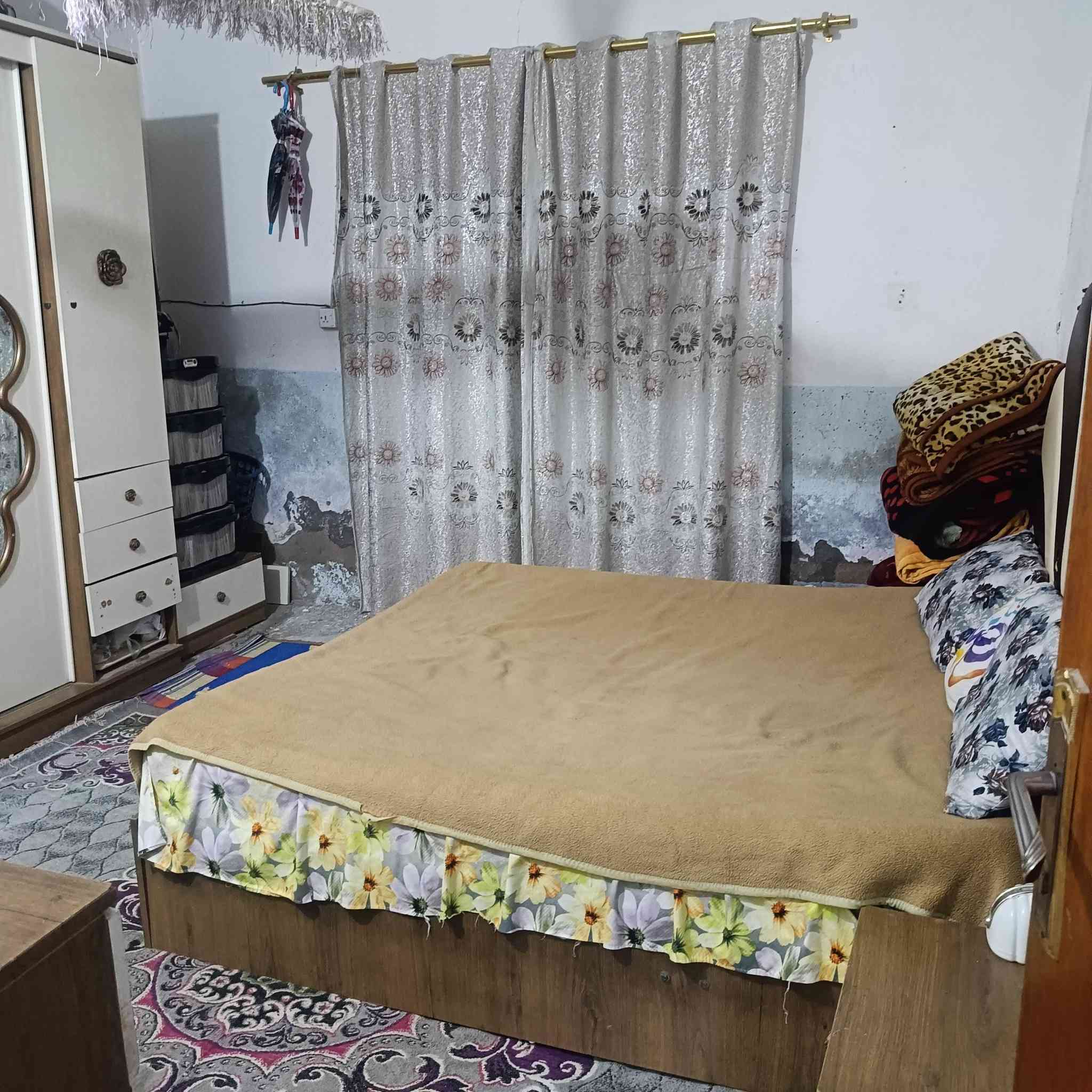 السلام عليكم 
مشتمل للبيع الجمعية قرب صالون حنين 
المساحه 90 السعر 37 وبي مجال زراعي سند 25
***********
