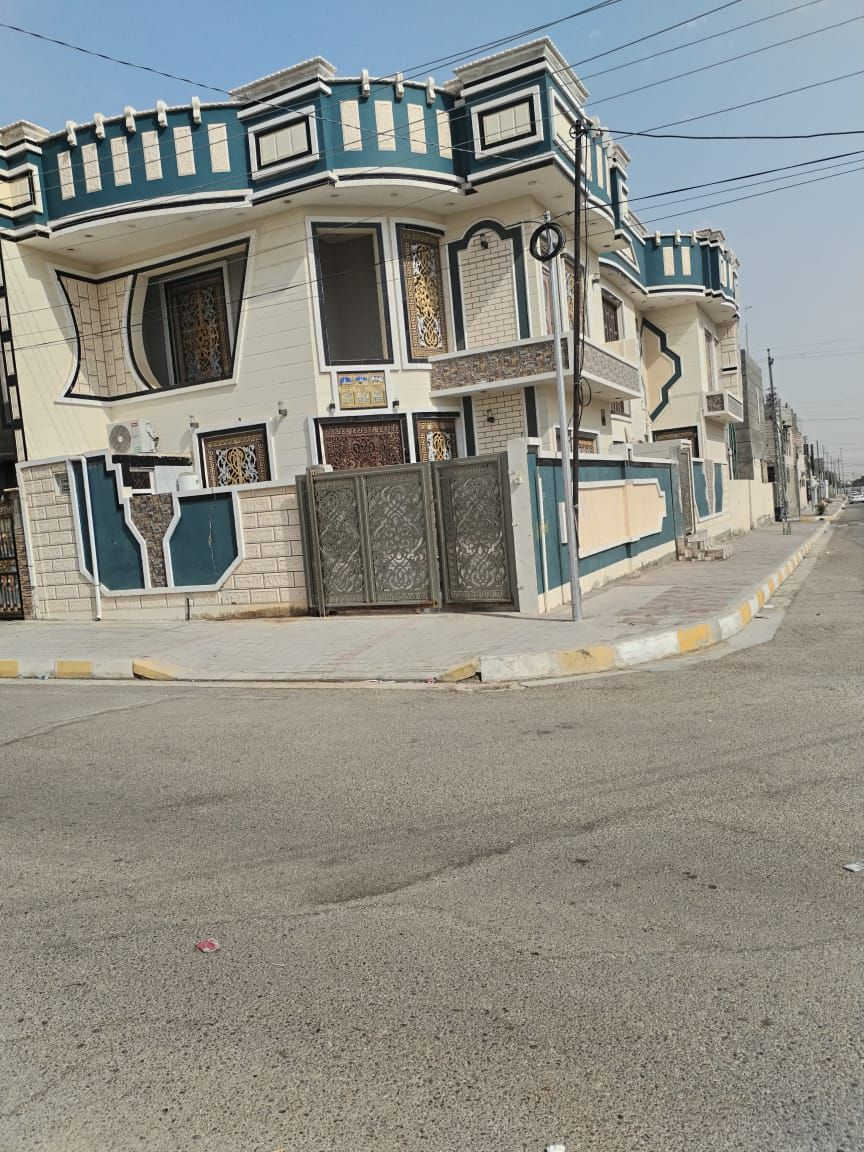 دار لبيع طابقين رمادي خمسه كيلو ٢٣٥٥٦ ركن شارع ٢٥في ١٥ مساحه ٢٠٠ متر ٤ غرف نوم وصالات ٢ حمامات ومطبخ واستقبال وكندور بيت فول كما موضح في صوره استفسار اتصال على رقم *********** مكتب الاصيل
