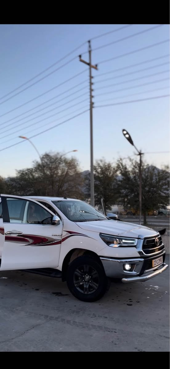 تويوتا هيلوكس 2021بئ سيوخ گير مه كينه به شه رت 78000kmرويشتن گير توماتيك شاشه گه وره  شريك سيد نه هروو گه پات موسه فاته ١ ده سته به ناوي خومانه   ژماري موبايل *********** أربيل, العراق
