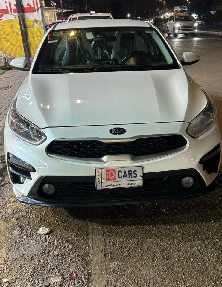 كيا فورتي ٢٠٢٠
رقم بغداد تحويل مباشر 
مكينة ٢٠٠٠ 
ماشية ٨٤
كير AT شغل شركة الهندسية 
حادثها خلفي بدون تبديل ولا صبغ 
بيها بارد قليل جاملغ يمنة وخدوش بلباب الخلفي 
باقي التفاصيل موضحة بالصور 

نواقصها /
الشاشة تشتغل صوت فقط الصورة واكفة 
ملاحظات بلحية الدعامية فايبر كلاس قليل 
السعر ١٢٥ $
بغداد الشعب 
 واتساب ***********
