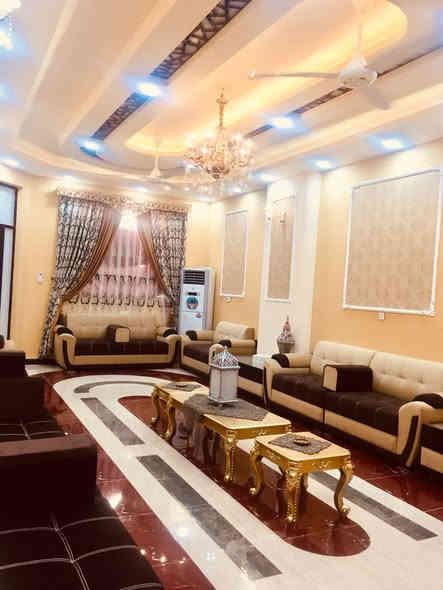 🔴🔴
(بيت للبيع 700 متر بناء حديث درجة اولى بسعر مناسب) 

الموقع: السماوة / خلف جامعة الإمام الصادق عليه السلام الأهلية.

المساحة: 700 متر زراعي إقرار محكمة.

تفاصيل العقار:  
طابق واحد ونص بناء حديث فول مواصفات بناء درجة اولى مساحة البناء 360 متر يحتوي على 3 غرف نوم 
2 بالطابق الاول و غرفه واحده كبيرة بالطابق الثاني وصالة عدد 2 وبراني ومطبخ ومجمع صحيات عدد 2 وكراج للسياره .

السعر: 195 مليون مع المجال. 

للأستفسار أكثر مراسلتنا ع الخاص او رقم الواتساب( *********** )
