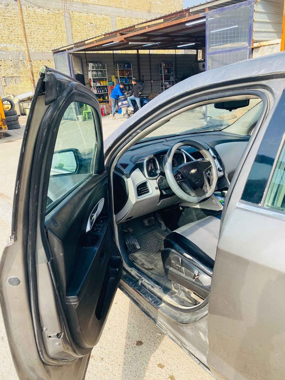 سيارة كوينكس موديل ٢٠١٠
سيارة جاهزة محرك حدادية گير دواخل جديدة بأسمي تحويل مباشر ثاني يوم 
السعر ٧٠ورقه وبي مجال للشراي
للاستفسار الاتصال ع الرقم التالي 
‏‪***********‬‏
