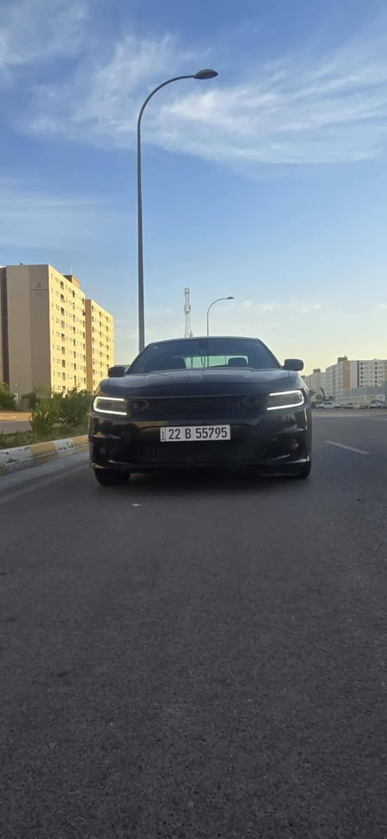 السلام عليكم جارجر SXT للبيع  موديل 18اصل  رقم اربيل دولي تحويل مباشر
مواصفات 
بصمه تشغيل 
بصمه ابواب 
تشغيل عن بعد 
تحديد مسار نضام كروز 
تبريد قطعتين 
مري  كهرباء 
شاشه جبيره 
ويل 20بلاك توب عليه تخم تاير جديد 
بدون إرباك بدون اي كلوب مشتغل تبريد ثلج مكينه وكير وأكسل مكفولات 
ف الحادث بل منشور 
السعر ب165وبيها مجال بسيط 
مكان السياره بغداد
***********
