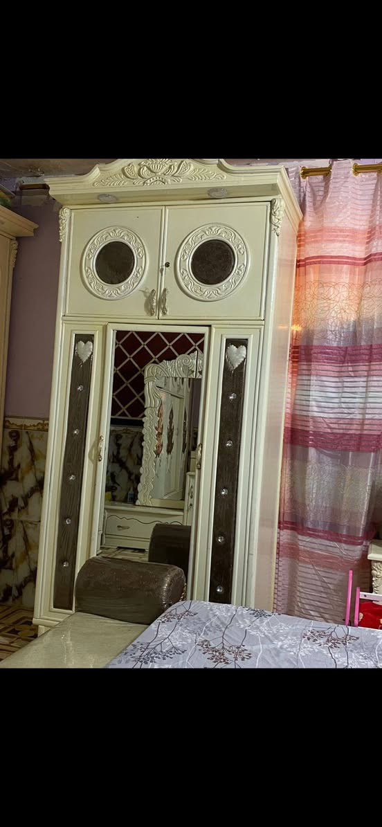 "السلام عليكم
غرفه نوم عراقيه تصميم تركي 
جبيره وثكيله اخشابهه قويه سعر(1،500،000) بيهة مجال الستفسار خاص  💗📮."...


**إذا كنت صاحب هذا الإعلان وتريد حذفه لأي سبب، رجاءا أرسل رسالة إلى الدعم الفني**