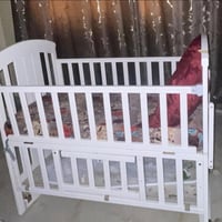 سرير أطفال • فراش طبي • ناموسية