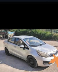 كيى ريو موديل 2014سيارة خليجي بيهة بس جاملغ الأمامي وبية جراد قليل وال...