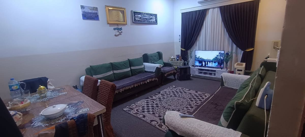 السلام عليكم ورحمه الله وبركاته
دار للبيع طابو صرف المساحه 110 متر 

بس الواقع الحالي 120 متر مربع الوجهة 12
الموقع الحله حي العسكري يبعد عن شارع المكاتب 
ونزال 13متر ثلاث غرفه نوم ومطبخ وهول واستقبال ومجمع صحيات جرجيه وداخليه عدد اثنين وكراج سياره 

الاستفسار الاتصال على الرقم 

***********
