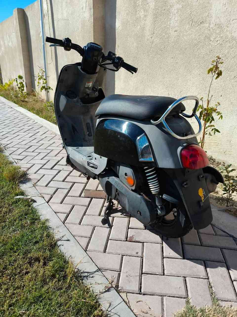 السلام عليكم بوليسي دراجه مال رمبه صارله شهر وسبوع نازله رمبه برغي واحد مامفتوح بيه كله ع البلاد كله ع وضع الشركه نضافه بل ميه ختم واحد ويا لمكينه نهضه ومعدل ماشاءالله فول اكرر رمبه ستوه ماخذ ها موديل 
2010سعر 875 وشراي يتصل *********** مستعجل
