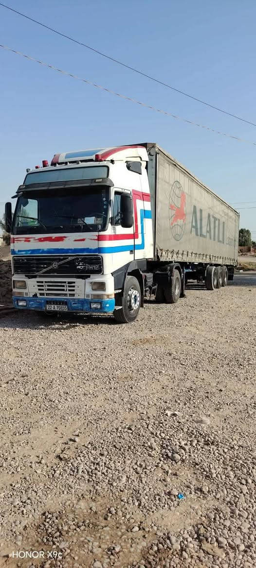 السلام عليكم

فالفو. البيع شخاطه موديل 2002مسجله بسنويه 2000
 رقم جديد سنويه جديده  هزه جديده. تخم تاير  هاي العربانه مربوطه ورها بس تغير صنف من نص جناب ال جادر 
اسياره جاهزه الشغل.
مكانها. طوز خرماتو 
 سعرها 160وبيها مجال شي قليل
رجاء لموشراي لا يتصل
رجاء  مكللف بل نشر.  

*********** وتساب 
***********
