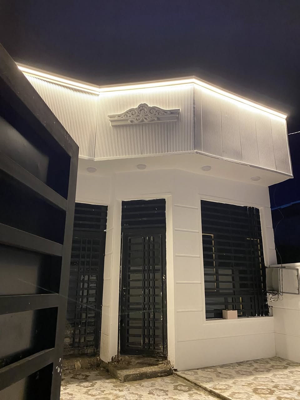 🛑مشتمل جديد بحي المهندسين مساحة 125 متر مضيف 3.5*5 
مطبخ 2.5*4
 صالة 4*6
 غرفة 5*4
 مع منور وحمام وصحيات خارجية وكراج يوسع سيارة
🛑الشغل من الاساس لحد آخر مرحلة كله بكوالتي عالي
🛑واجهة فوم تركي درجة اولى 
*********** محمد حريز
