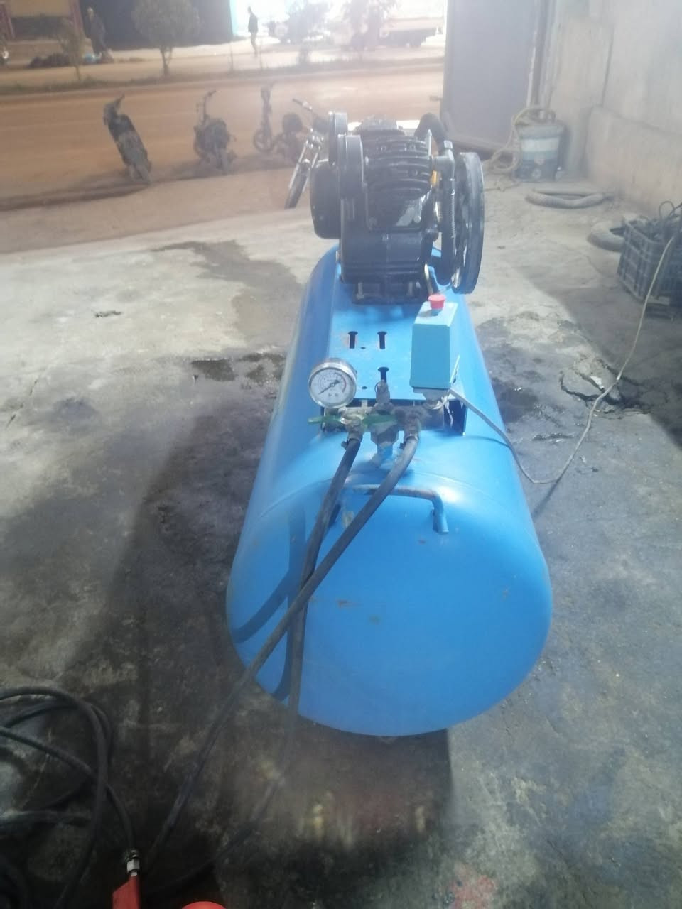 للبيع شرط ال فحص شغال نضيف وياه دريل لقم و مسدس هوه الشراي يتصل ***********  السعر 550 بي مجال
