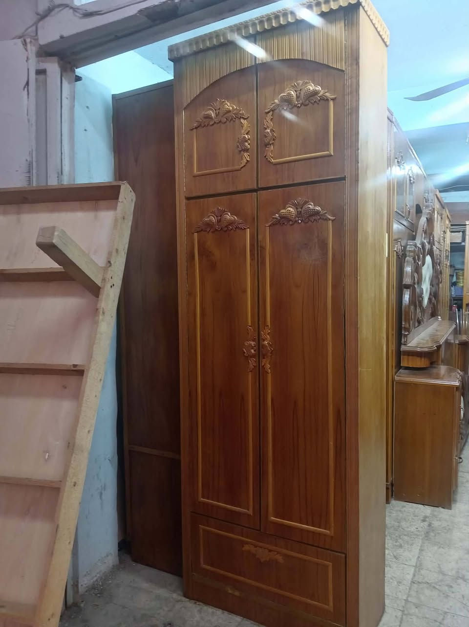 غرفة٥ باب ملحق صاج شغل ثقيل جدا نظيف توصي ظهر جمبر جاهزة قليلة الاستعمال السعر ٧٥٠ قفل تواصل خاص ***********
