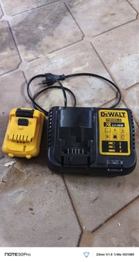 شاحن  مع بطاريه 15الف 07730992545  اتصال على واتساب