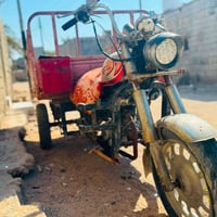 توك توك • بدون وصف