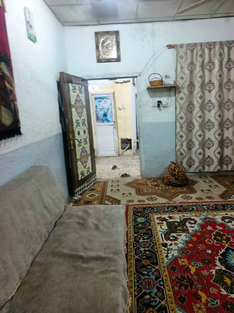 ياالله
سلام عليكم 
البيت البيع طابو صرف
مساحه ((120)) متر ركن 
الماجديه بين شارعين يعني فرع السوك
يحتوي على استقبال وصاله ومطبخ وصحيات
وغرفتين نوم
طابق ثاني غرفتين نوم وصاله 
استفسار اتصل🗣📲📞
((***********)) ((***********)) 
اخوكم أبو عراق... عمارة, ميسان
