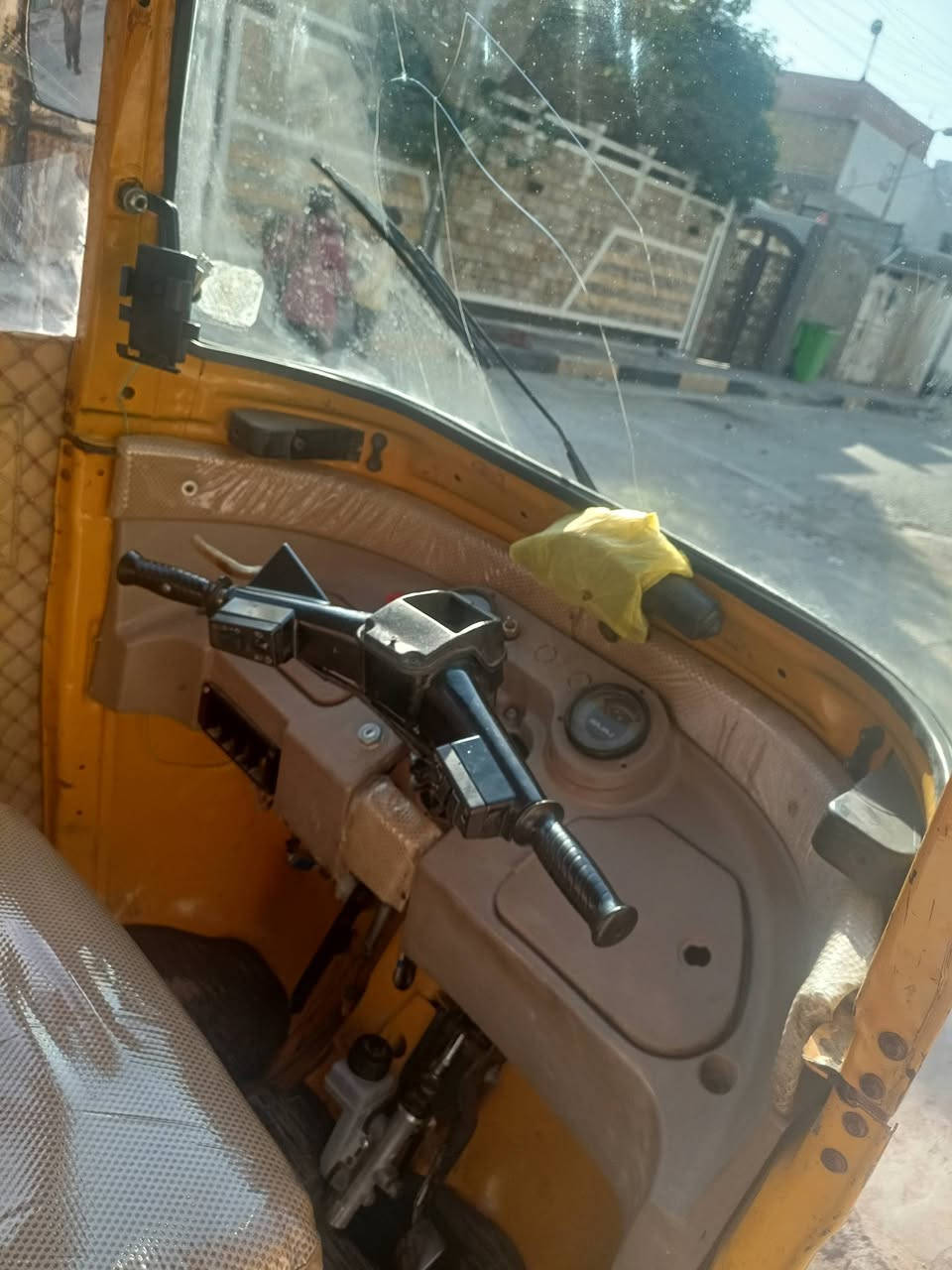 السلام وعليكم تكتك موديل 
18 شهر 12 يمكن 
بسمي بغداد الحسينيه بيها محرك 
جديد مكفول قمجيات كلج وكير شركه
تخم بنزات وبريك ولقم كله جديد 
ادامه كامله اليوم سويتها 
حته بوربرينات جاهزه مرقمه نكليزي 
بسمي داخله هزه بعد سنه ماتدخل هزه 
بيها خياسات معمره دوسه الاماميه معمره 
الدوسه لوره بلادي ضفيره جديده بيها شخوط 
وبيها صبغ مكانات تجي وتكلب وتشوف 
السعر. 4700 الف رجائ الموشراي لا يراسل 
رقمي *********** ماعامل عل سعرها بل مخابره تجي وتكلب.  اكرر بغداد الحسينيه
