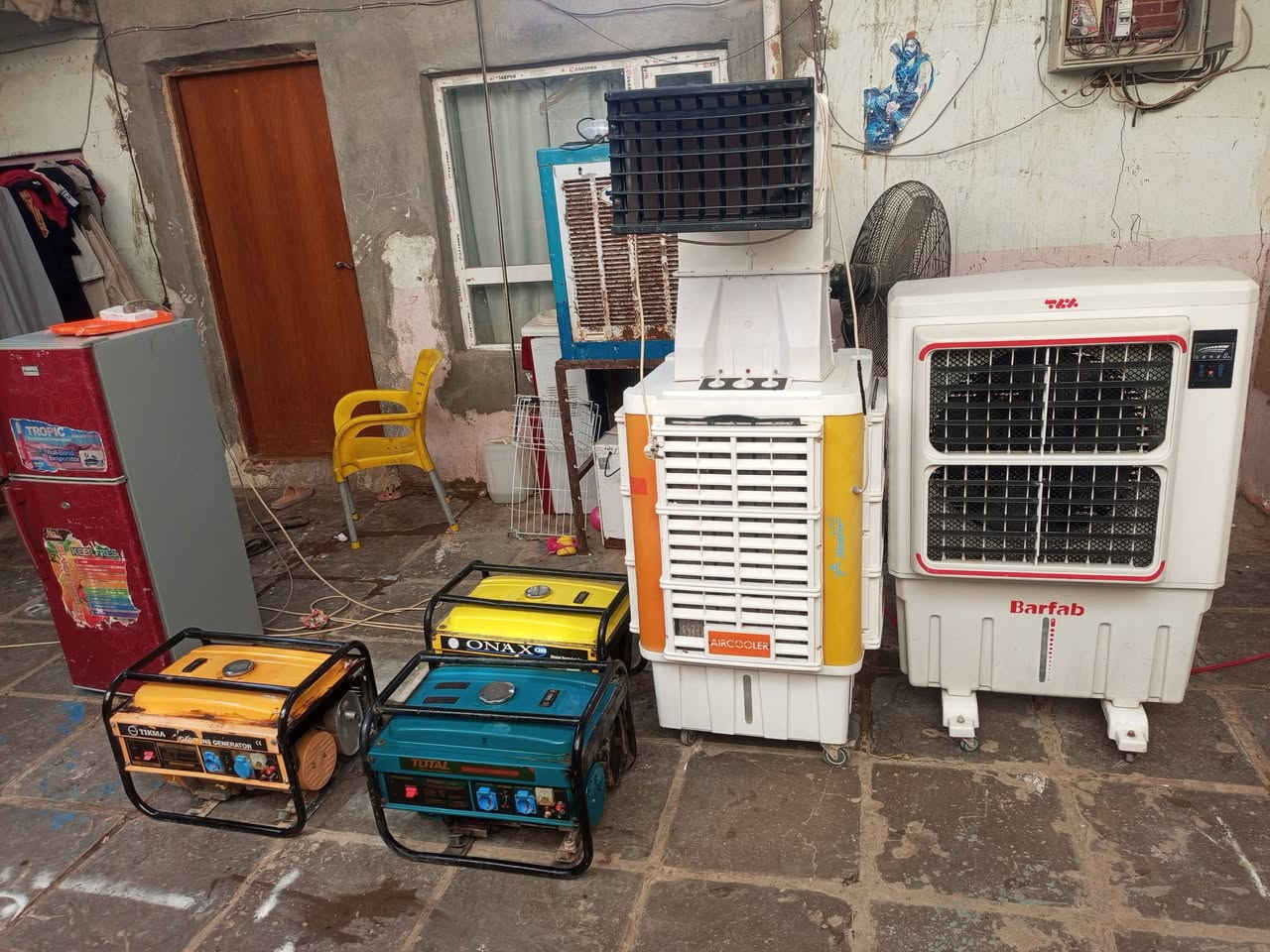 سلام عليكم شباب توجد غراض للبيع مبردة ام الخرطوم حجم 60 جديدة سعر 240الف كونفيرة حجم كبير بسعر 120الف مولدات على الفحص والضمان جدد سعر الوحدة 130الف براد ماء بارد ثلج سعر 60الف مبردة مغلون سعودي حديد  سعر 100الف مبردة برفاب حجم صغير بسعر 40الف كشر مجمدة حجم وسط 35 وحجم كبير بسعر 55 ثلاجة صغيرة 5قدم سعر 55الف العنوان شاميه شارع 30 قرب مدرسة الخوله للبنات هاتف ***********
