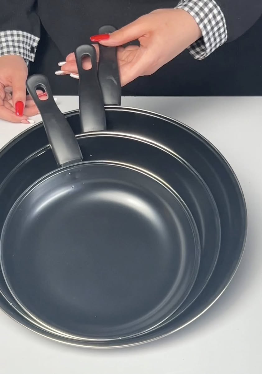 سيت طاوة اصلي 3 قطع بل باكيت بي مانع التصاق هيكل مالته متين وحواف مالته اتسانلستيل ولمقابض عازله للحراره مقاساته الي مهتم 25 ويا توصيل وبل عافيه للحجز خاص او على واتس ***********
قطعه 20 سم 
قطعة25سم 
قطعه 30 سم
