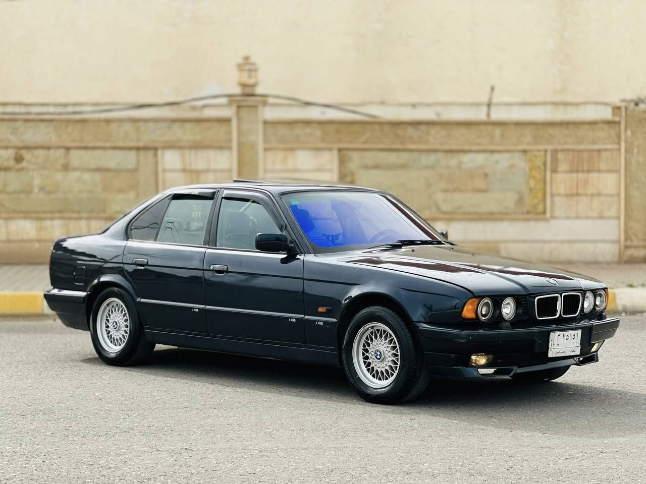 السلام عليكم للبيع بي ام موديل 1993 محرك مسكر شرط كير وتماتيك شرط صدر امامي خلفي جديد تخم تاير جديد سنتر لوك دبل يرباك بجم عريض تبريد ثلج 🧊تدفئه نار 🔥   سلايت طكتين داخل صاج مري منفصل ويل خليها السيارة صبغ عام جماليه بدون حادث فول نضافه بدون اي نقص السعر 63 وبيه مجال يرهم مروس حسب القناعه ***********
