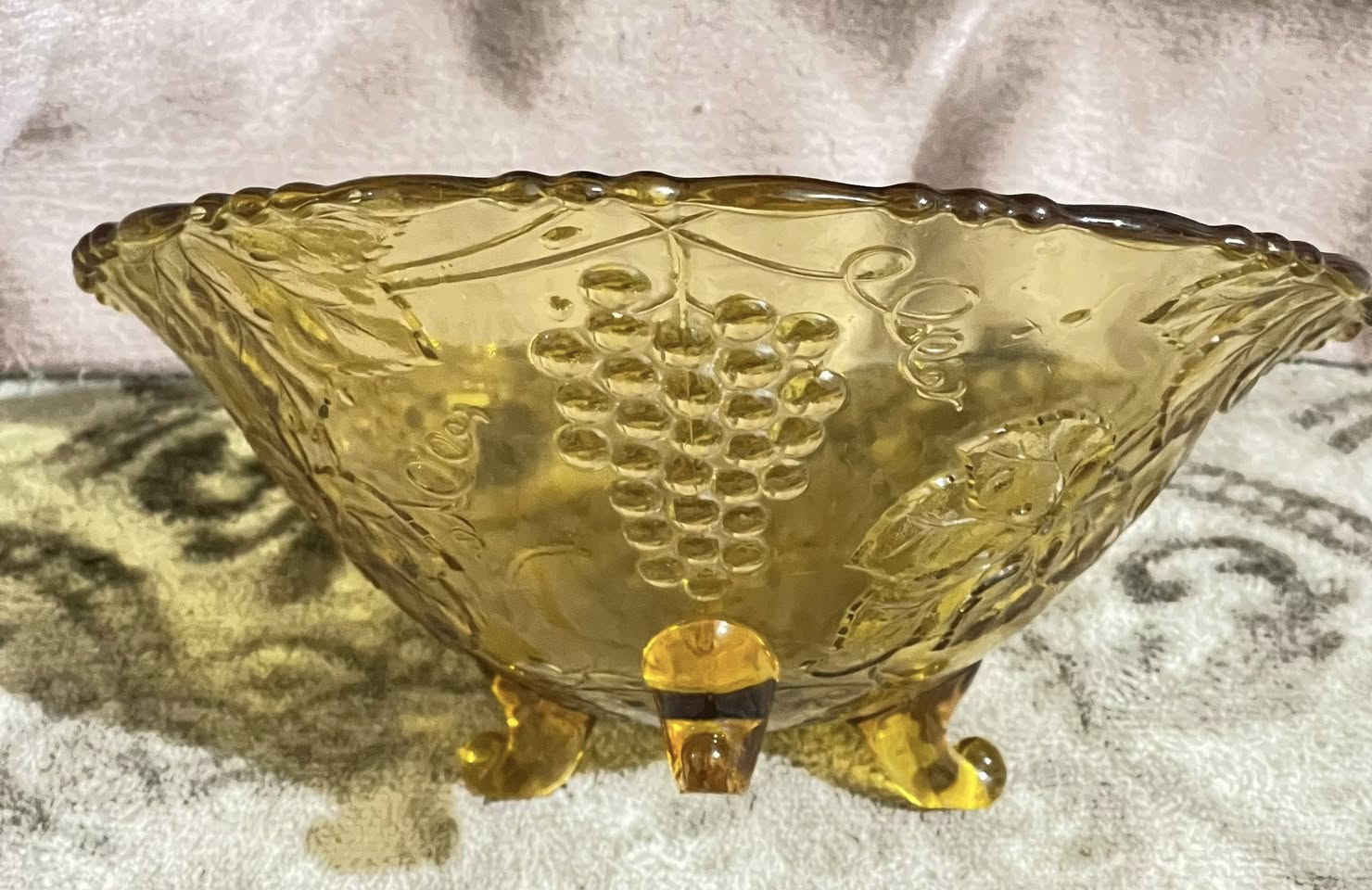 ميودان ومقدمة فواكه كرستال فرنسي عسلي نقشة العنب غير مستخدمه بعدها بالستيكر قياس القطر ٢٥ سم والعمق ١٣ سم السعر خاص لطفاً يوجد توصيل لكل محافظاتنا الحبيبه


**إذا كنت صاحب هذا الإعلان وتريد حذفه لأي سبب، رجاءا أرسل رسالة إلى الدعم الفني**