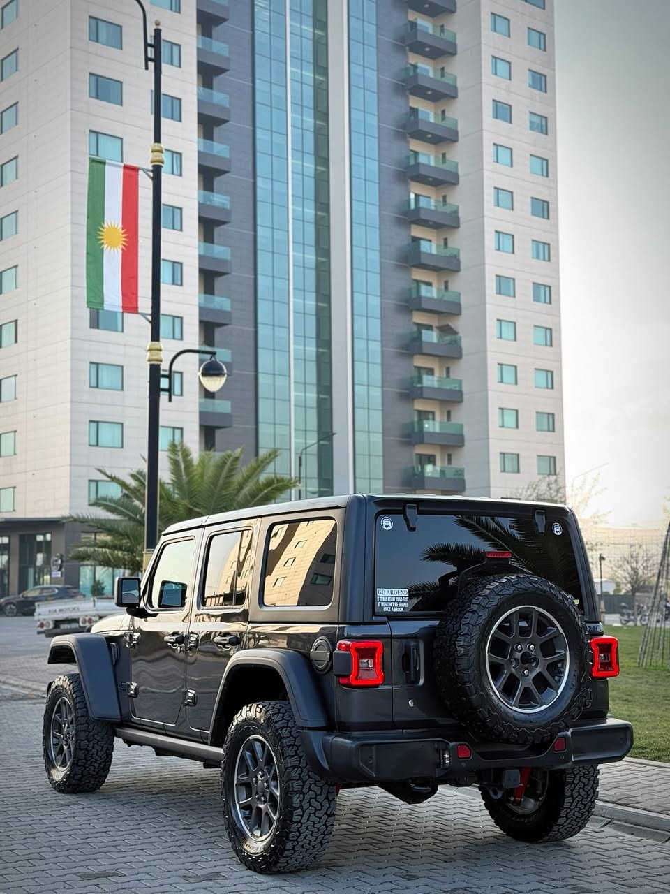 سلام عليكم
للبيع فقط
JEEP WRANGLER WILLYS  2024
10TH ANNIVERSARY 
شكل جديد
‎جيب رانگلر ويليس
فول فول مواسفات 
‎موديل:2024
ماشي 22 الف فقط
‎المحرك: 4 سلندر 2.0 تيربو E-TORQE
ضرر جنطه خلفي فقط مبدل بيلادي نفس لون بدون صبغ
بدون دواخل بدون ايرباك 
‎سياره بدون قطره صبوغ  
‎مكفول گير محرك 

‎المواصفات :
‎▪️بسمه،  تشغيل عن بعد 
بسمه ابواب
‎▪️داخل جلد 
لون احمر
كشنات تدفه تبريد
استيرن هيتر
صماعه ALPINE
‎9 سماعات
‎▪️دفع رباعي 4*4
نيزام دي فلوك 
قفل اكسل امامي و خلفي 
نيزام اوف رود
شاشه كبير كاميرا 4k 
حساسات خلفي
رادار امامي جانبي خلفي 
اميرجينسي بريك
‎▪️ شاشه كبيرة مع نضام ملاحة نفكيشن GPS 
‎▪️كاميرا خلفية مع امكانية التقريب (زوم) .
‎▪️نظام (Auto stop)
‎‏ABS,TC,Off-road page
‎▪️مرايا متحسسة للاضاءة العالية .
‎▪️ لايت مع بلوجكتر زنون .
‎▪️ بك لايت مع سكن لايت LED .
‎▪️ سقف 3 قطع قابلة للازالة .
‎▪️ ابواب قابلة للازالة .
‎▪️ نظام (Auto Start System) التشغيل والاطفاء الاوتوماتيكي للتوفير في صرف الوقود .
سياره بدون رقم تترقم شمالي فقط
📍مكان سياره سليماني 
📞 ***********
