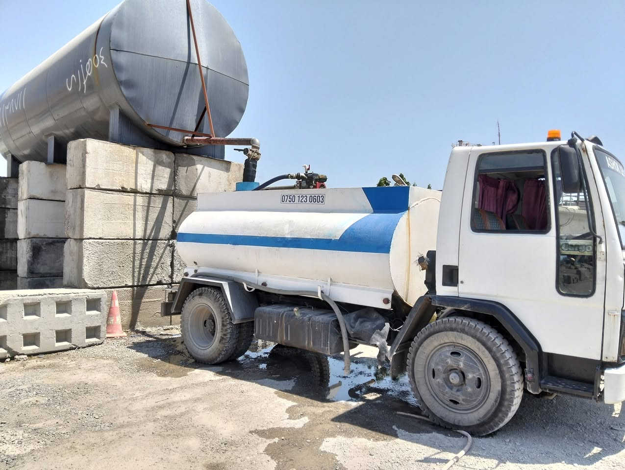 ئەو تانکەرە بۆفرۆشتن شەش تایەیی لۆک بایی 11 گەڵایە بەس تایەکانی مەکینەی بۆ کڕدراوە بە 12 گەڵا بەکورتی کامل مەسروف کراوە ماتۆڕی یابانی سۆندەی سی مەتر تانکی 6 هەزارە
نرخی 67 گەڵا 
موشتەریت تەلەفون کە ....
عـــــلوجــــــــــە هیــچـــی نیـــــــــە
***********
*********** 
شوین ڕانیە
