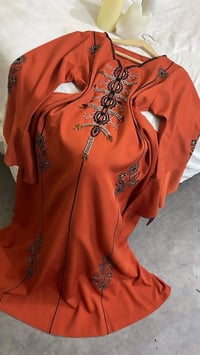 مخازن الخليج • عبايات • فساتين