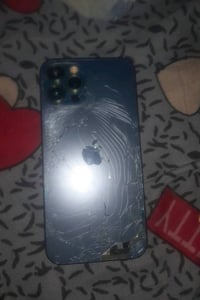جهاز 12 برو ماكس مبدل بطاريه فقط ضهره مكسور جهال شغال مرواس او بيع الس...