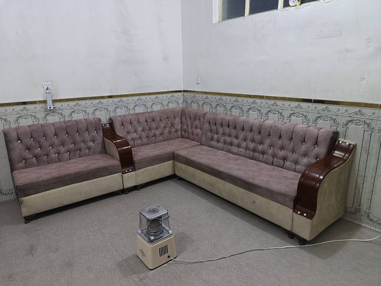 ديوان للبيع
السعر 150 الف فقط 
المكان الكوت حي الزهراء شارع المدارس
***********
