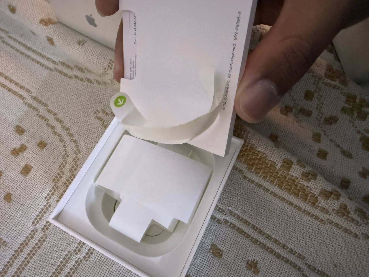 السلام عليكم 
ايربودز برو جيل ٣
نظافة السماعة100%
السماعة بدون زلخ لان حاطلها كفر
السماعة بعدها بلضمان مفتوحة من الباكيت بشهر ١١
سعرها 325
*********** واتس فقط
